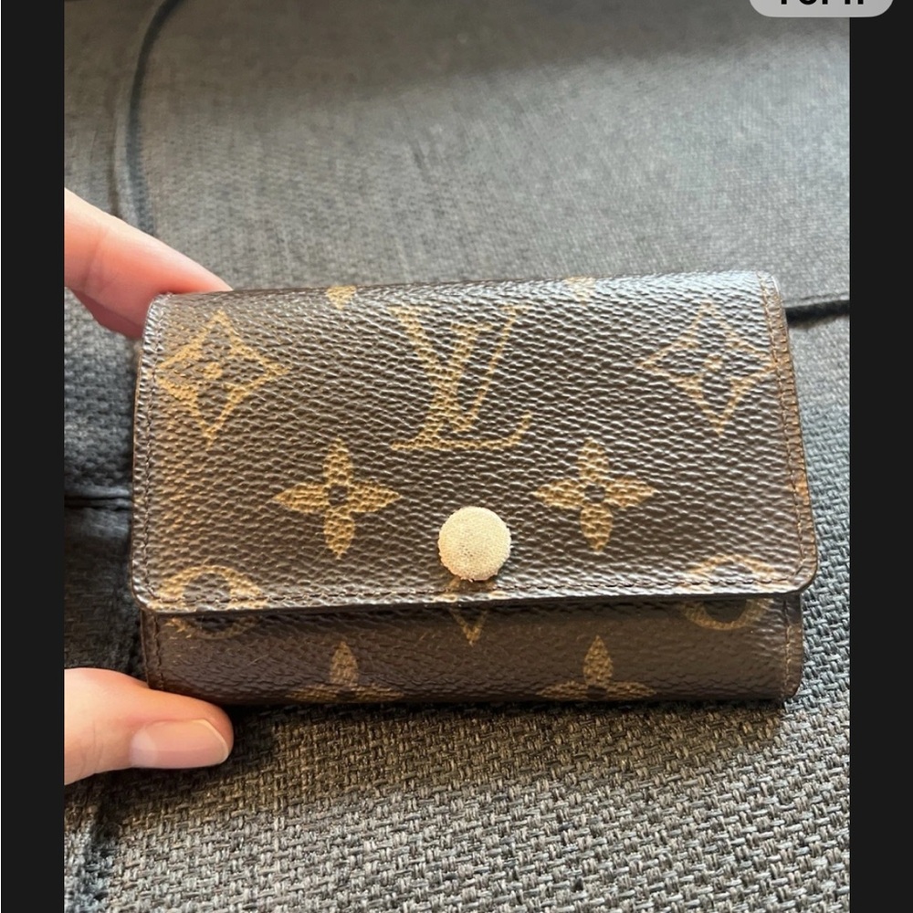 Louis Vuitton 6 key ring holder